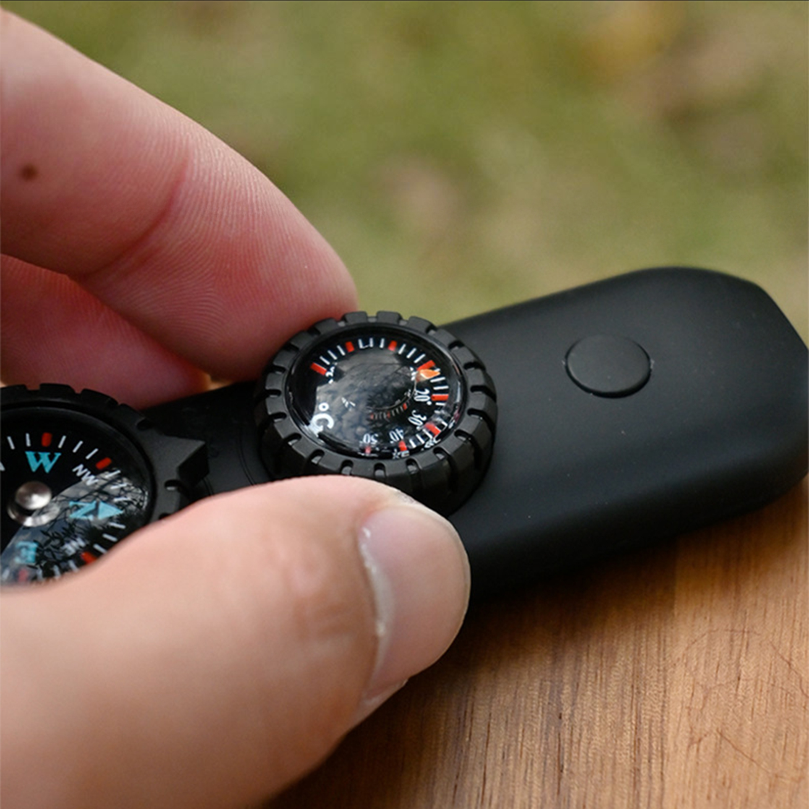 7-in-1 Survival Whistle with L - مراجعة Outdoor Camping Show وسعره